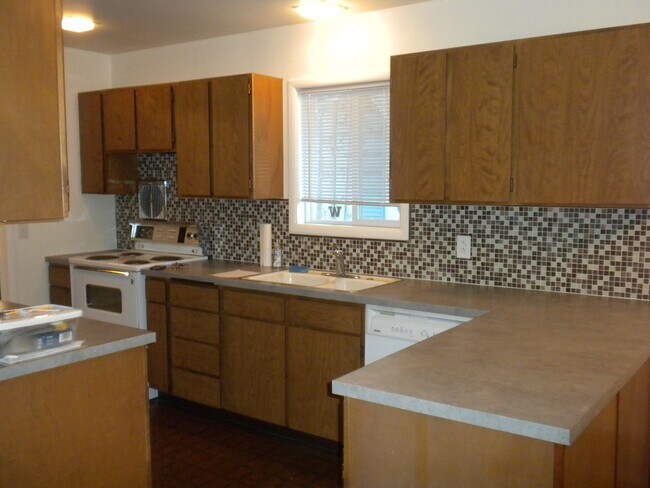 Foto del edificio - Oversized (@ whopping 2,600+ Sq. Ft.), Beautifully Charming 3-Bed, 2-Bath Home in Wenatchee!!