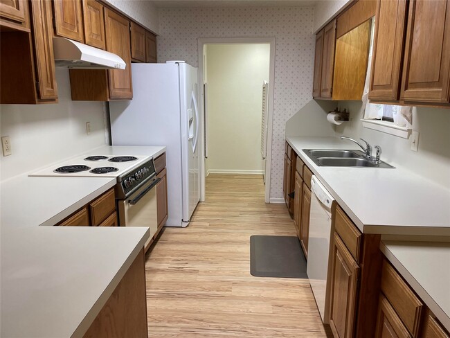 Building Photo - 1732 Ave C