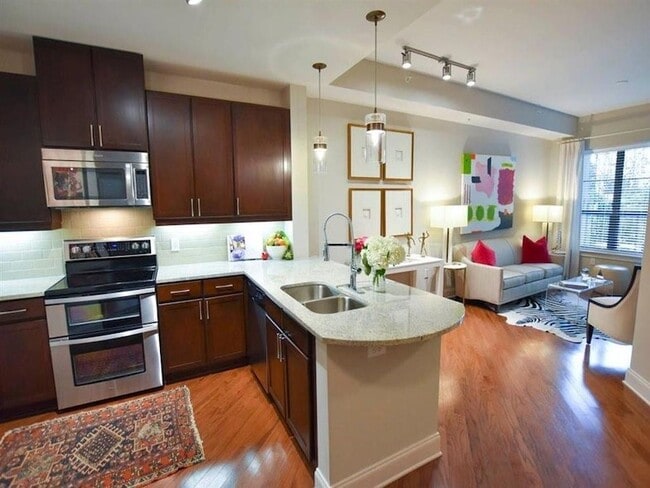 Photo - 92 W Paces Ferry Rd NW House