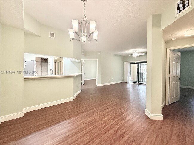 Foto del edificio - 3020 Alcazar Pl