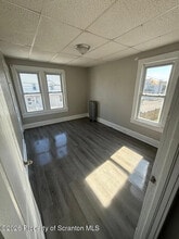 Building Photo - 214 S Sumner Ave