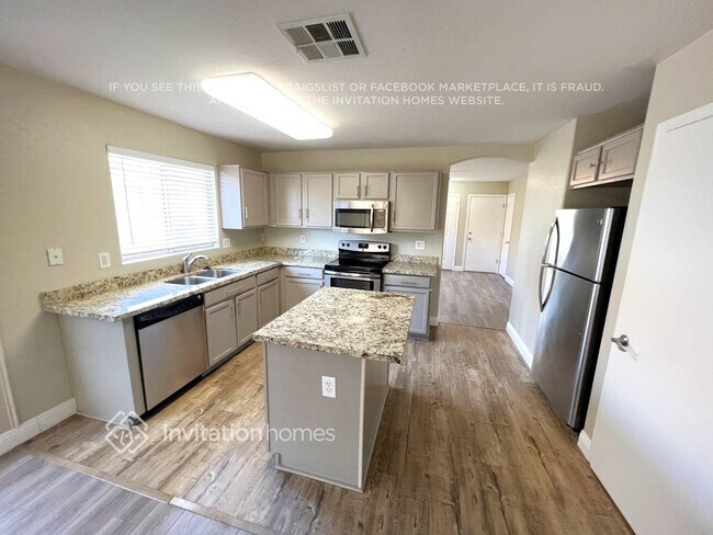 Foto del edificio - 14835 W Redfield Rd