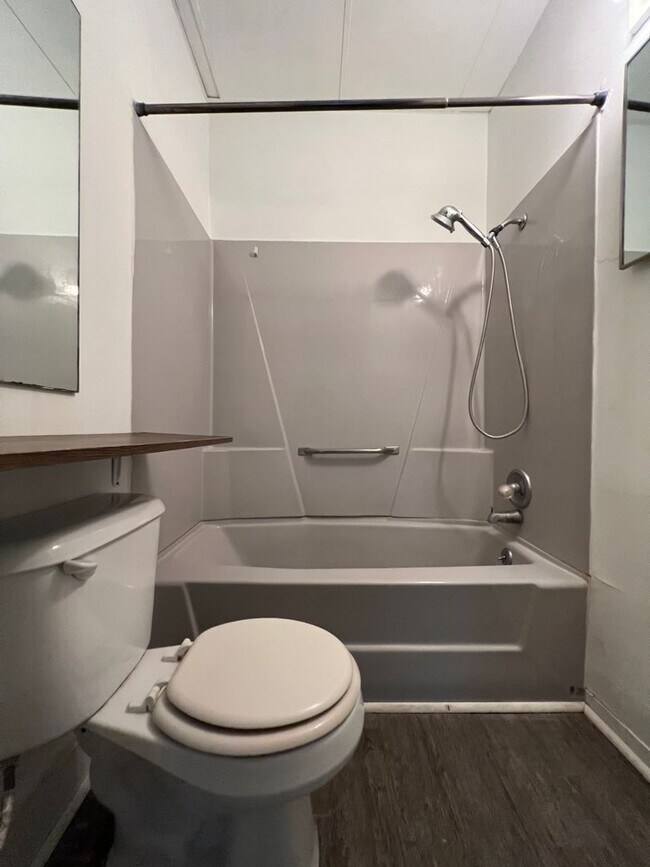 Building Photo - 2809 South Ave