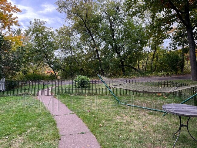 Building Photo - 1124 Chester Park Dr