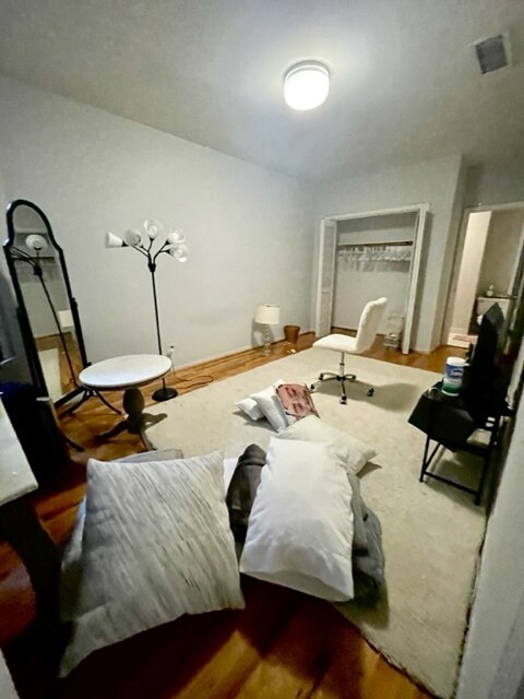 Foto del edificio - 2836 N Racine Ave