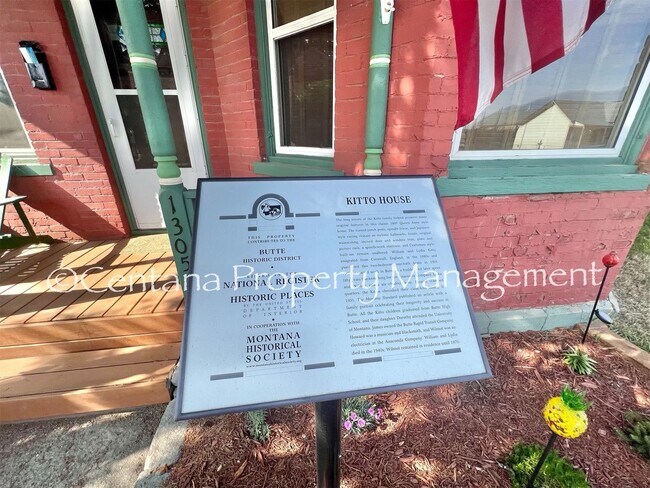 Building Photo - Historic home centrally located and beauti...
