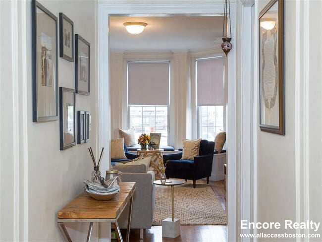 Building Photo - 1284 Beacon St