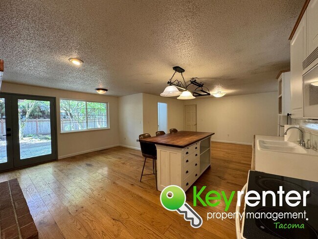 Building Photo - Serene Sanctuary in Tacoma's North End!