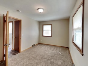 Building Photo - 1011 64th Ave N