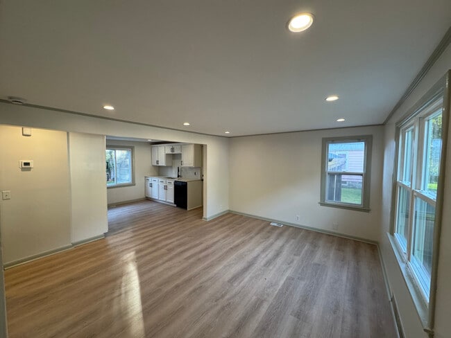 Building Photo - 109 Catherine St