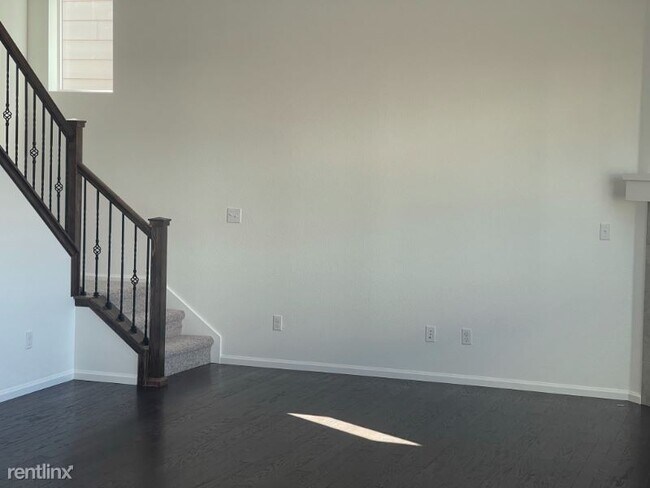 Building Photo - 3 br, 2.5 bath House - 535 Silver Rock Trl