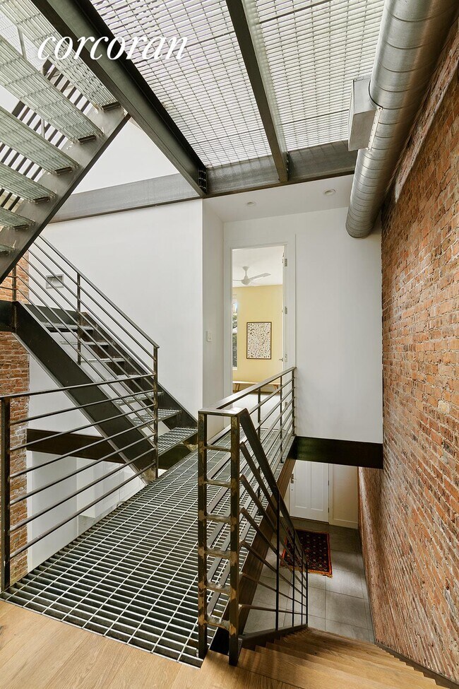 Building Photo - 105 2nd St