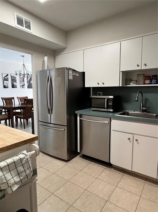 Foto del edificio - 300 Bayview Dr