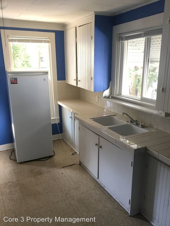 Building Photo - 1 br, 1 bath Apartment - 714 W. Washington