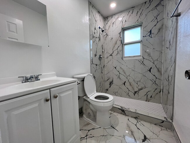 Guest Bathroom - Royal Palm Vista Apartments