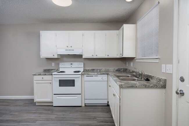 Foto del edificio - 2BR Units in Gonzales - Great Location