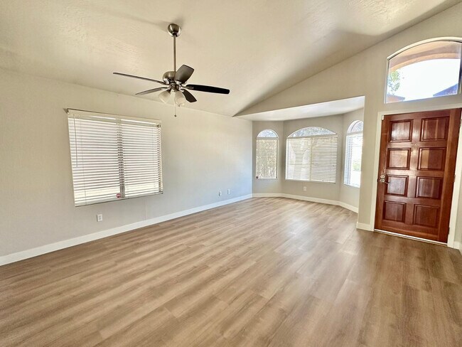 Foto del edificio - 4781 W Harrison St