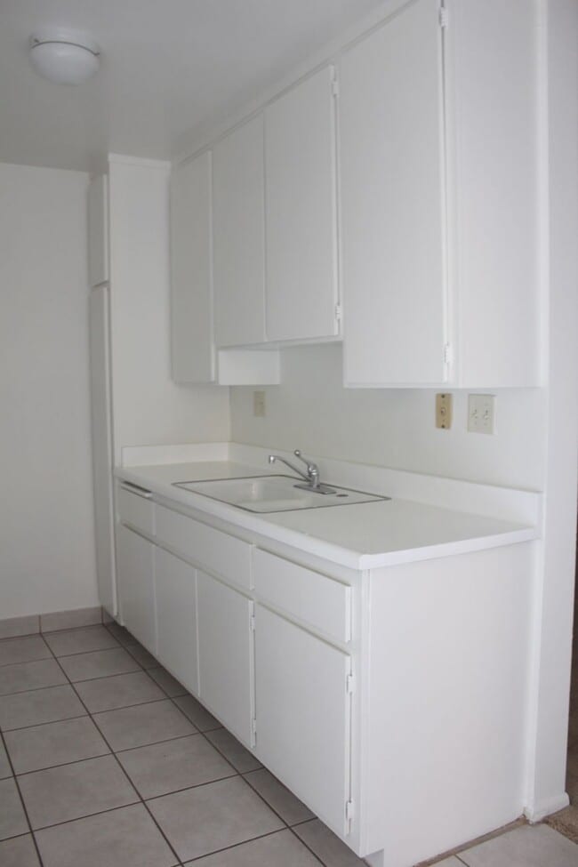 Building Photo - 524 Raymond Ave