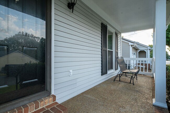 Building Photo - 5148 Village Trce