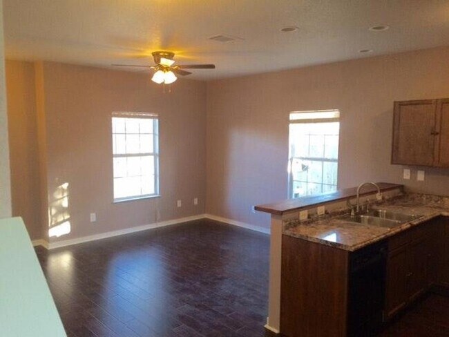 Foto del edificio - 1172 Oak Grove Ave