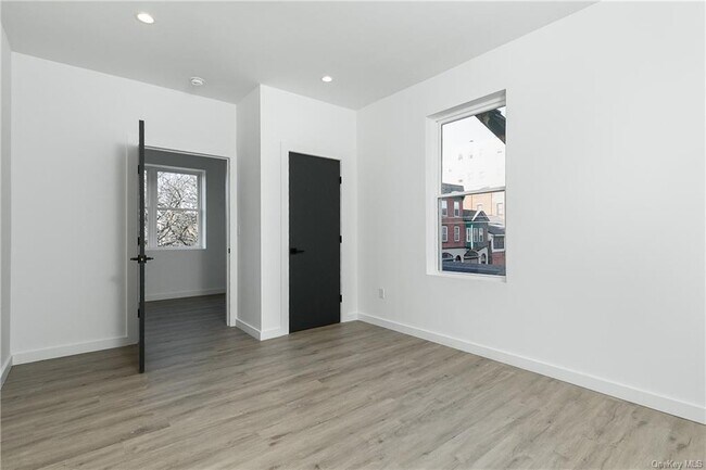 Building Photo - 27 Academy St