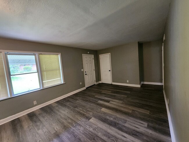 Building Photo - 3 Bedroom 2 Bath in East Columbus