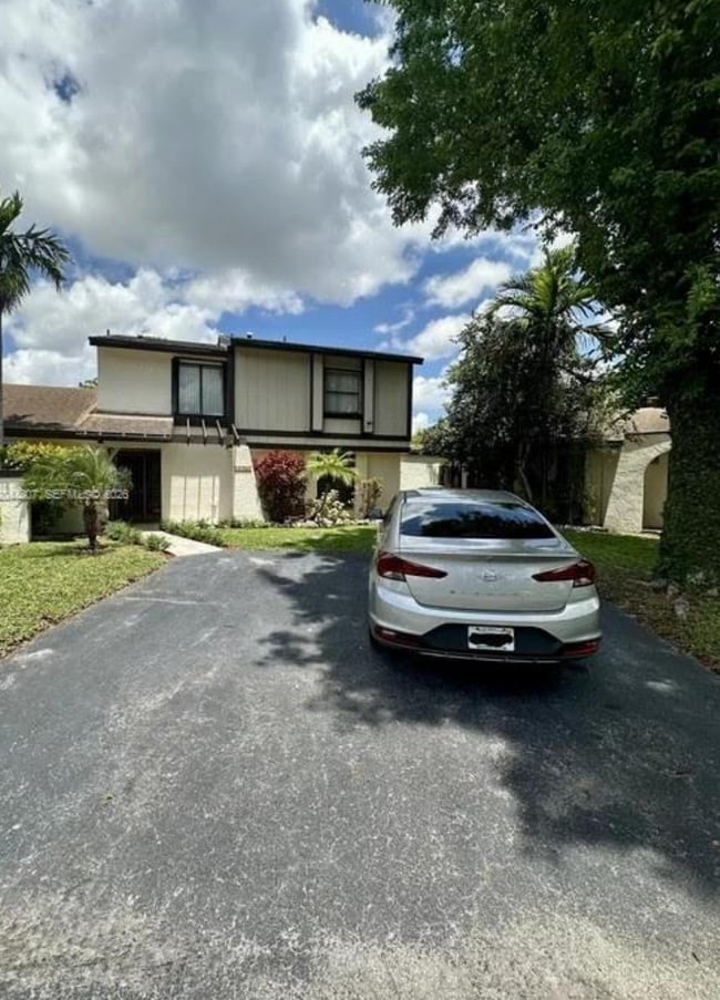 Building Photo - 12701 SW 70th Ln
