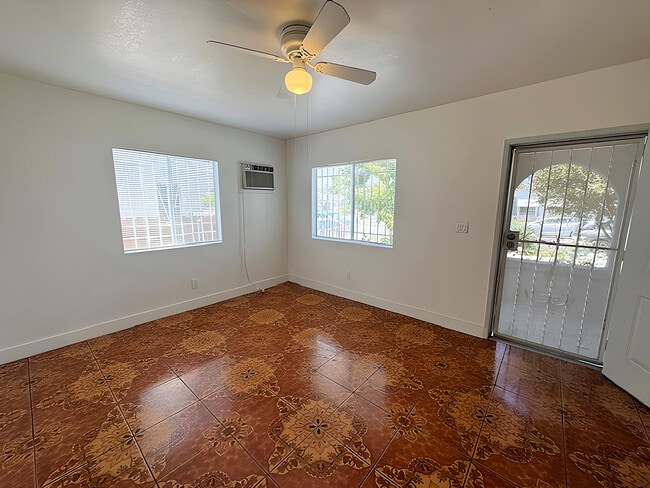 Building Photo - 1512 W 53rd St
