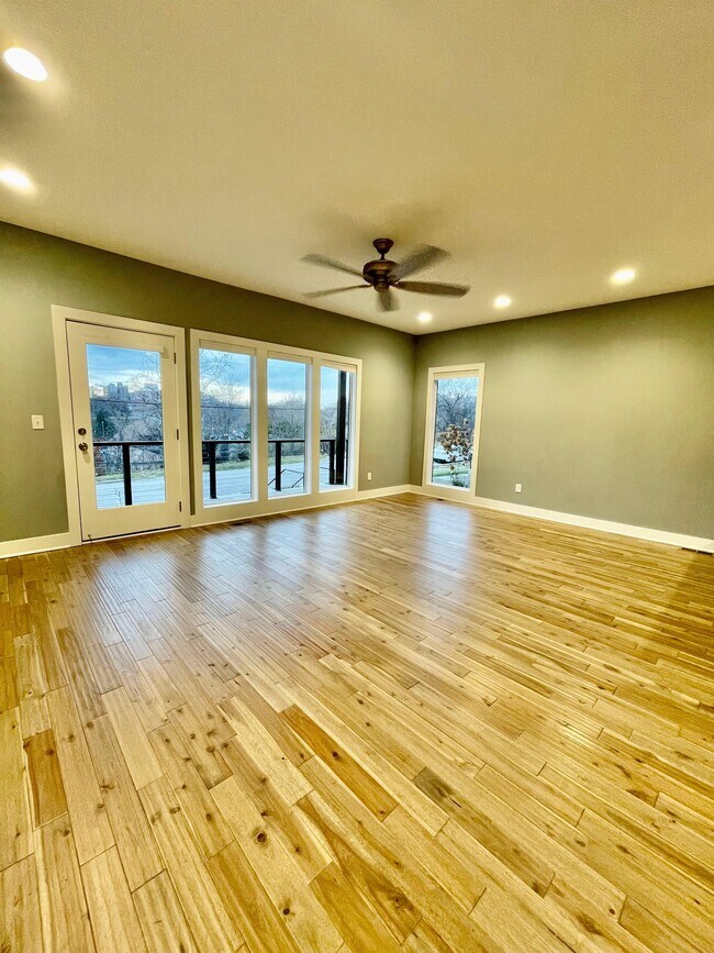 Foto del edificio - 3919 Kenwood Ave