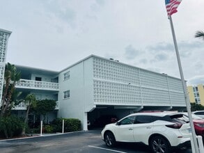 Building Photo - 4800 Ocean Beach Blvd