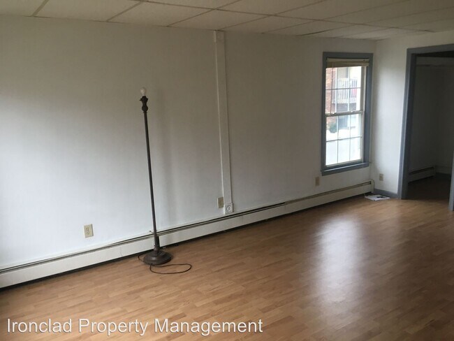 Building Photo - 140 W Main St