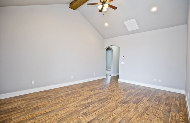Building Photo - 303 Alder St