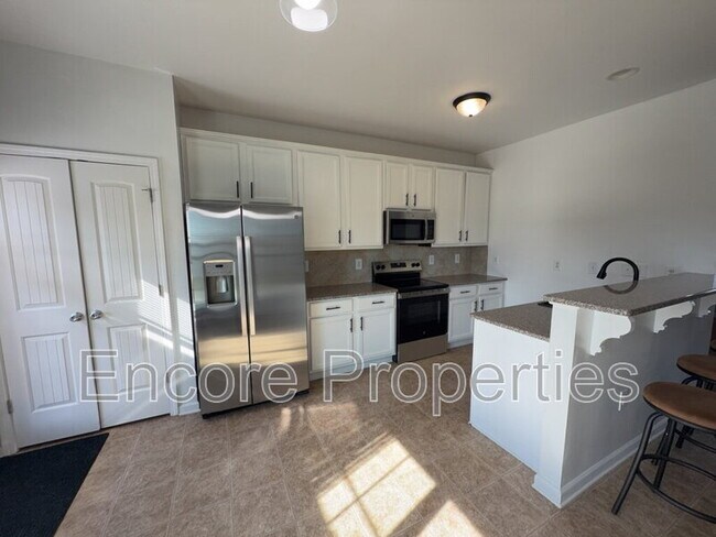 Foto del edificio - 912 Custom Oak Ln