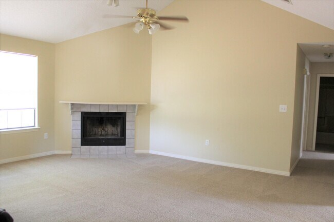 Foto del edificio - 2138 Edgewood Dr