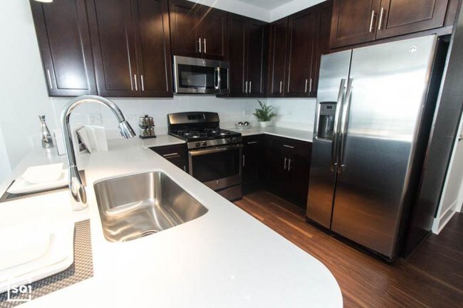 Building Photo - 0 bedroom in Chicago IL 60642