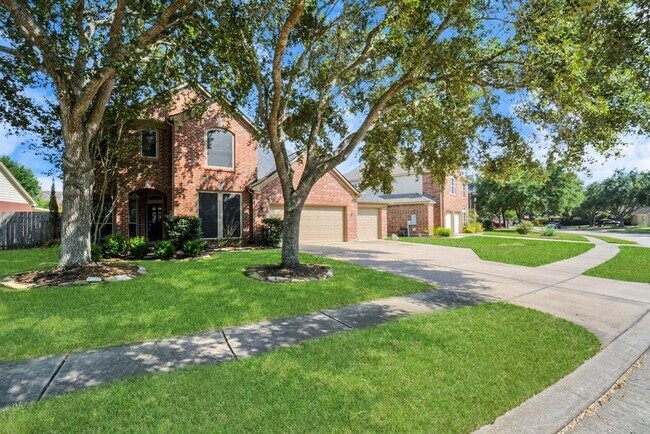 Building Photo - 2204 Lakewind Ln