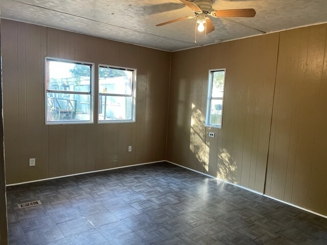 Building Photo - 112 Park Dr