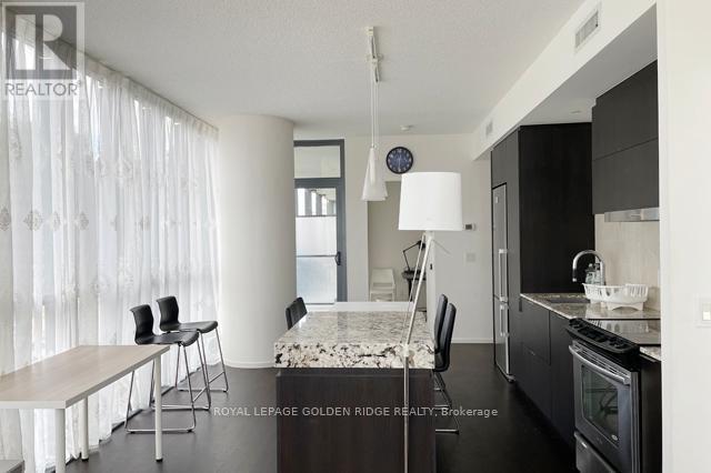 Building Photo - 101 Charles St E