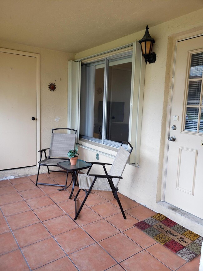Foto del edificio - 401 Pine Glen Ln