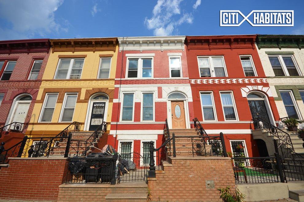 Primary Photo - 243 Albany Ave