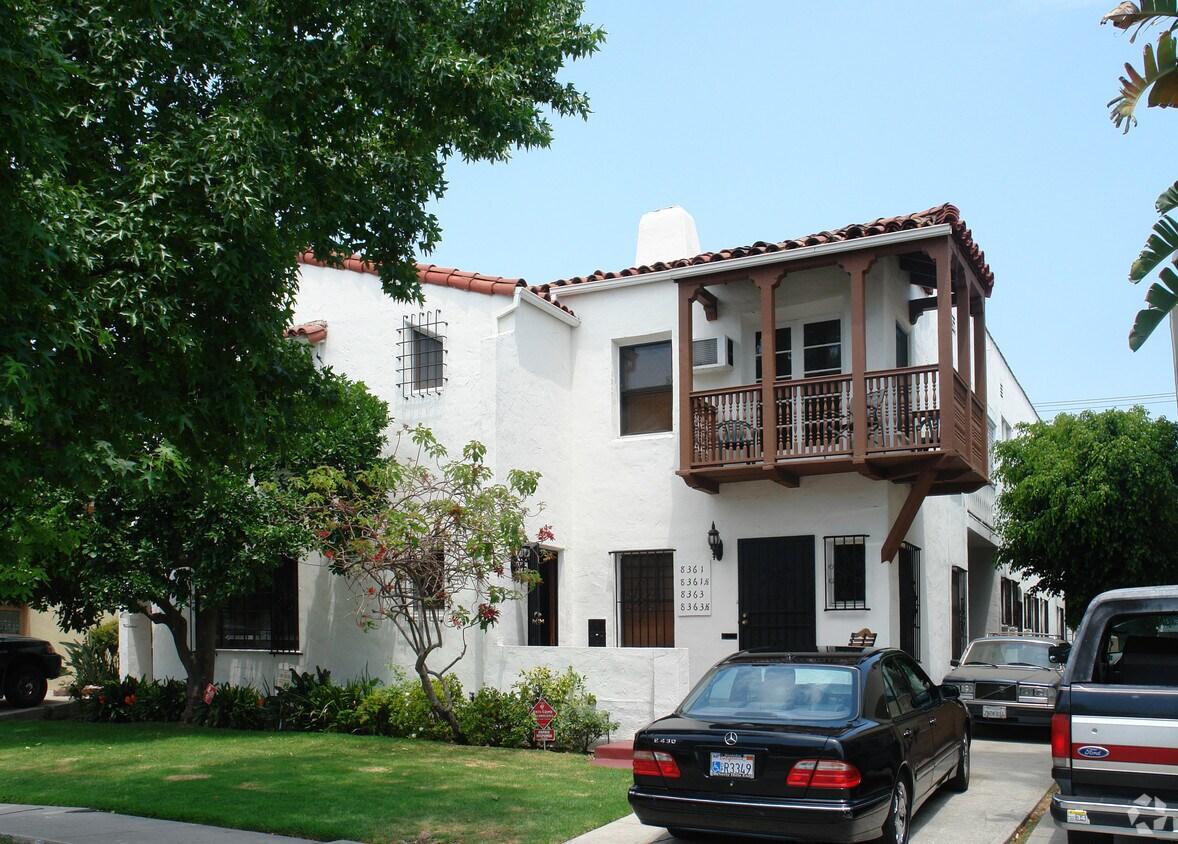 Foto del edificio - 8361 Blackburn Ave
