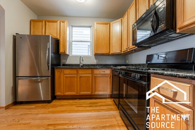 Building Photo - 2178 N Maplewood Ave