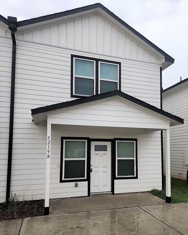 Building Photo - 5219 E Houston Rd