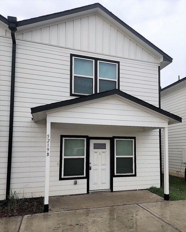 Building Photo - 5219 E Houston Rd