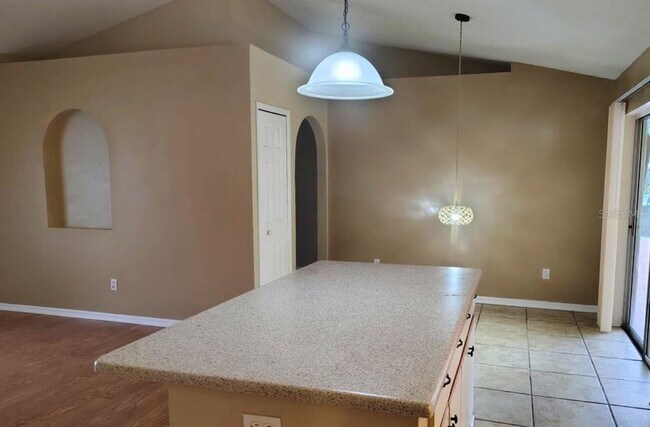 Foto del edificio - 326 Hanging Moss Rd