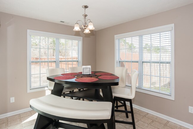 Building Photo - 3624 Crosswinds Dr