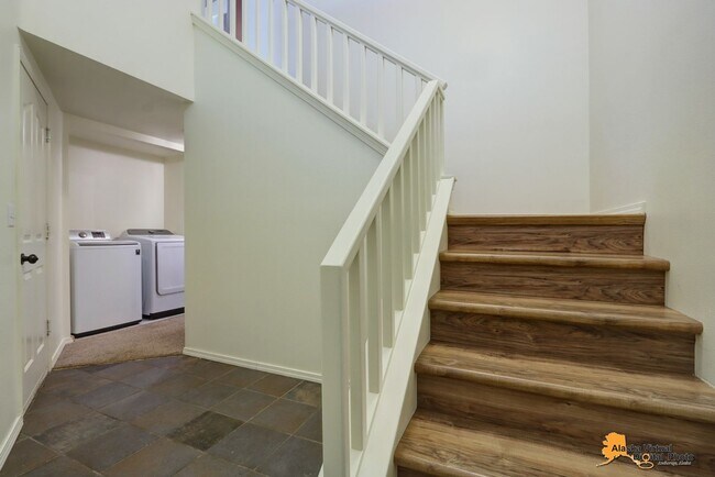 Building Photo - 1,855 sqft Eagle River home located in hig...
