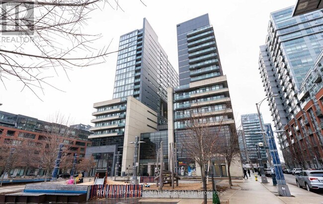 Building Photo - 36 Lisgar St