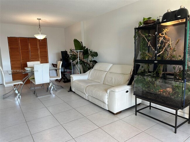 Foto del edificio - 400 Kings Point Dr