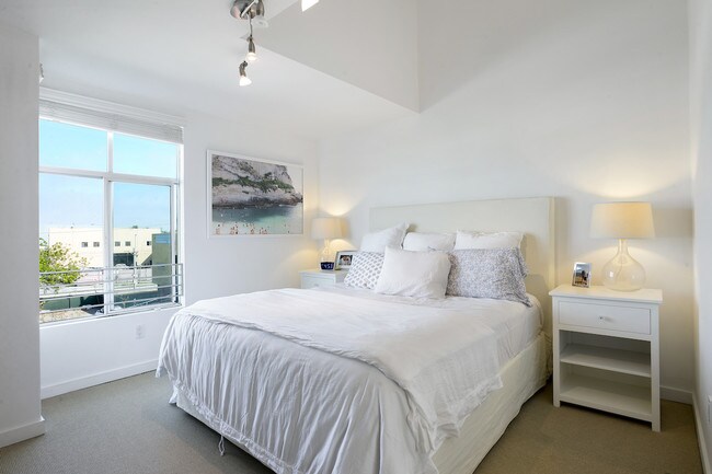 Master Bedroom - 1544 Euclid St